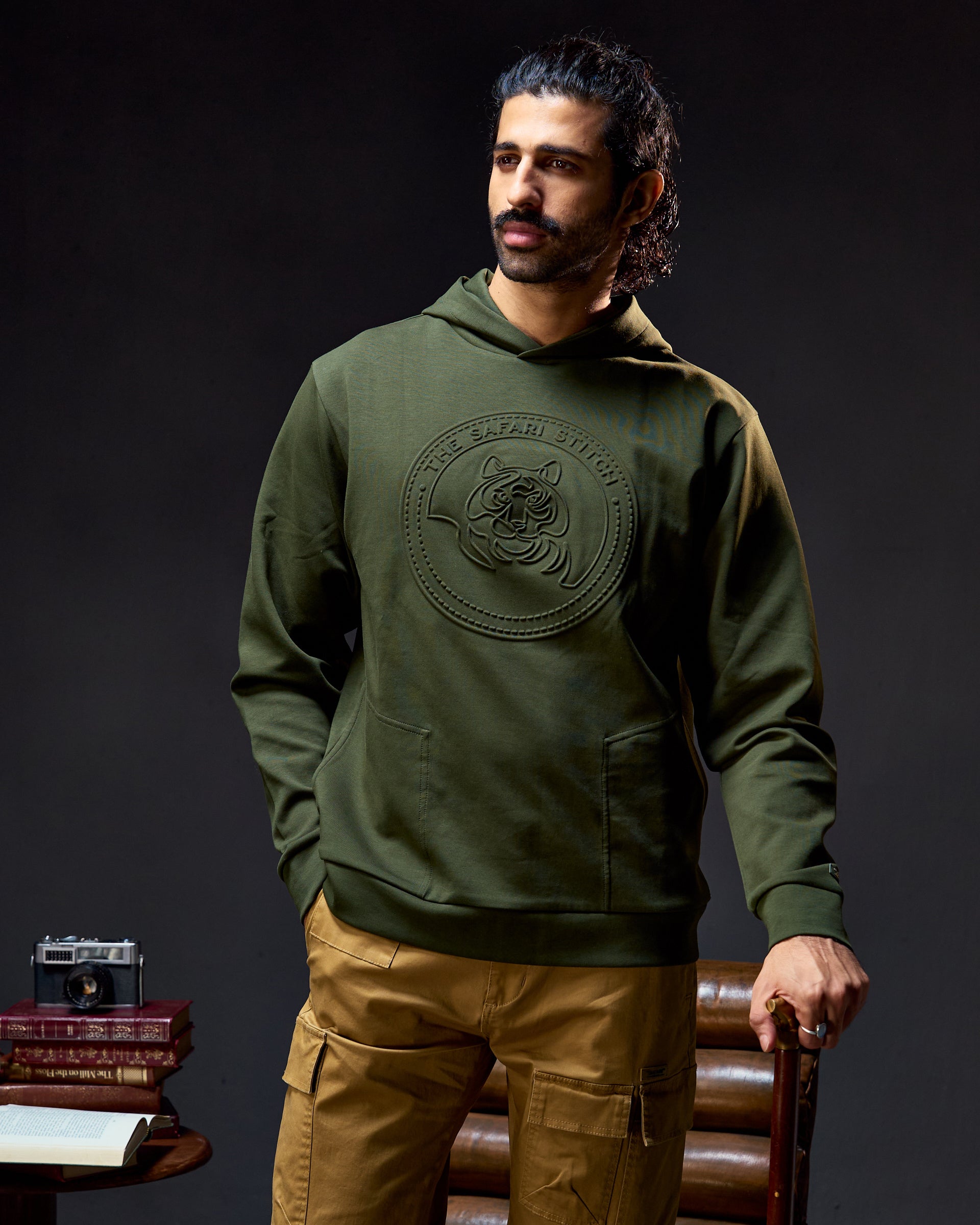 Canopy Embossed - Men's Hoodie in Kombu Green