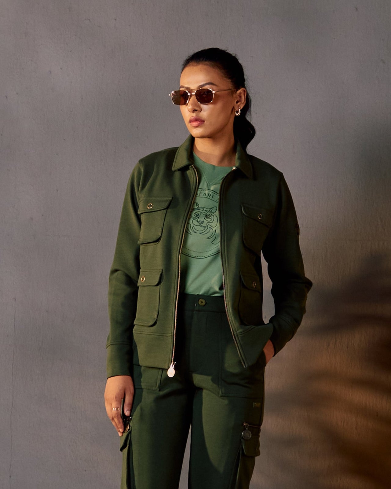 Nature Trail Utility - Women's Zipper in Kombu Green